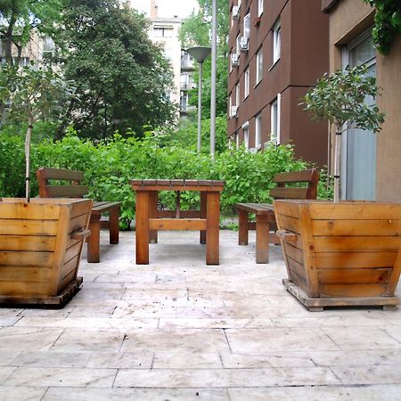 Young Center بودابست المظهر الخارجي الصورة